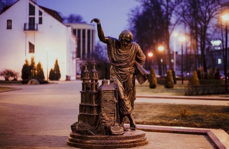 Скульптура «Зодчий» в г. Минск