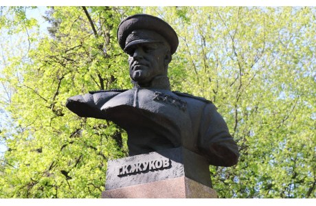 Памятник Жукову в г. Минск