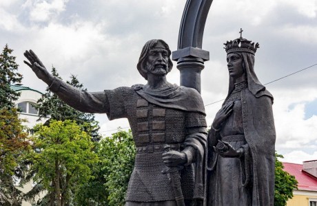 Памятник Владимиру-Иоанну Васильковичу и Ольге Романовне - основателям города Кобрин