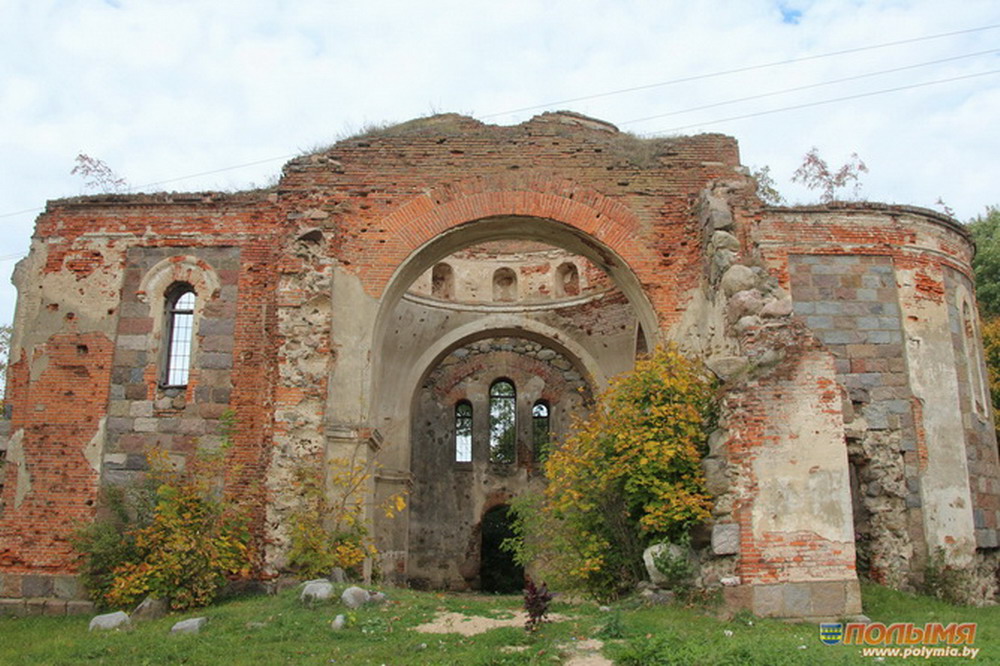 Руины Троицкой церкви в Березовце