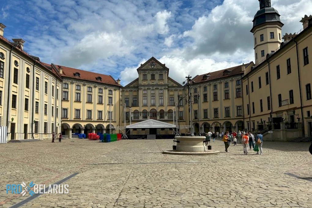 Лето в Несвиже 2026: театр под открытым небом, джаз в замке и рекордный турпоток