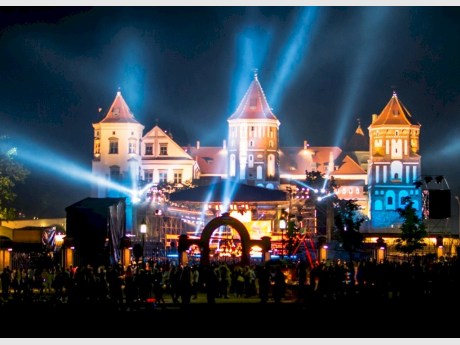 Творческий арт-проект «Музыкальное лето с оркестром» в Мирском замке