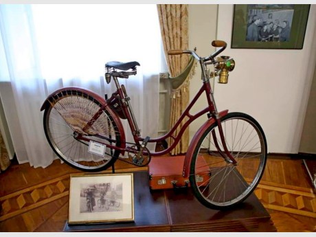 Путешествие в прошлое на двух колесах: выставка в Новом замке Гродно