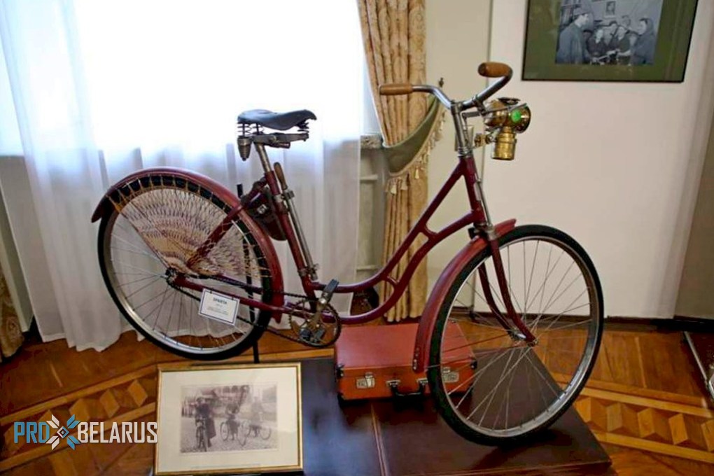Путешествие в прошлое на двух колесах: выставка в Новом замке Гродно