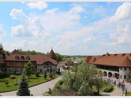 Инвестиции в туризм: под Гродно возводят исторический парк «Старый город»