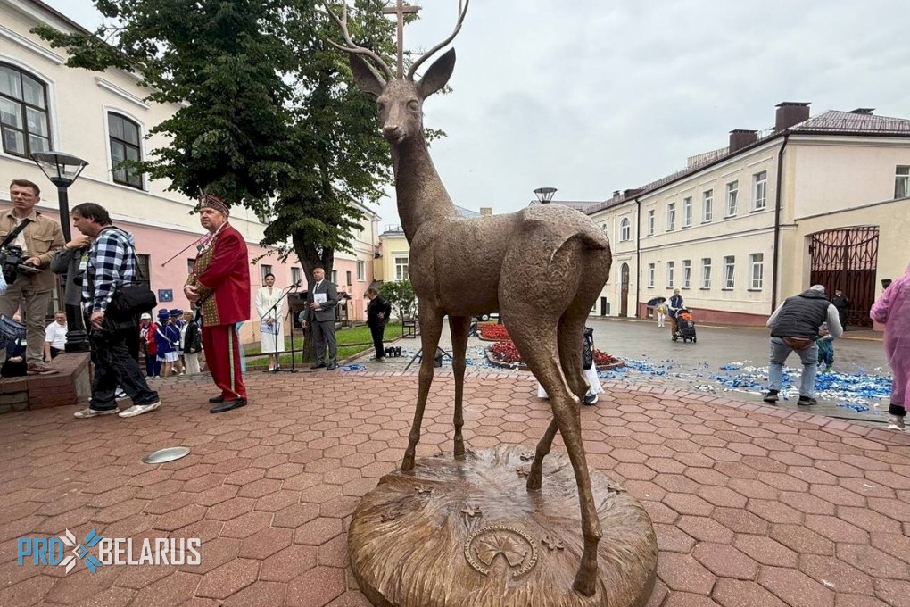 В сердце Гродно открыли бронзового оленя — главный символ города