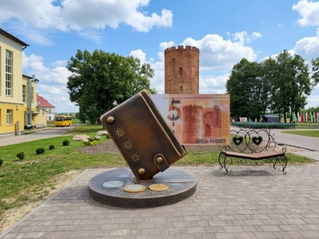 У Каменецкой башни появился новый арт-объект к 750-летию города