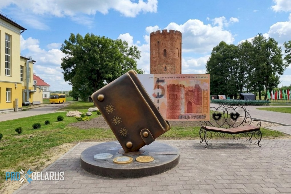 У Каменецкой башни появился новый арт-объект к 750-летию города