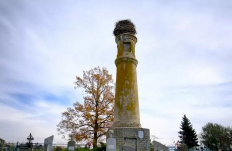 Мемориальная колонна в г. Глубокое