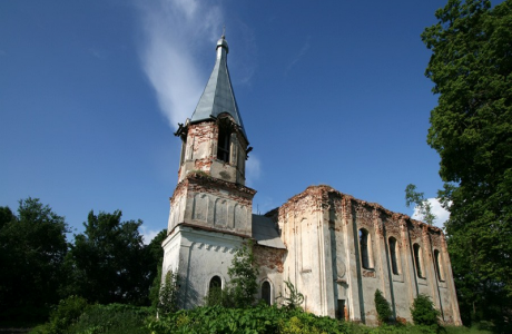Руины Благовещенской церкви в деревне Друя