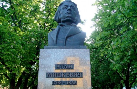 Памятник Адаму Мицкевичу в г. Брест