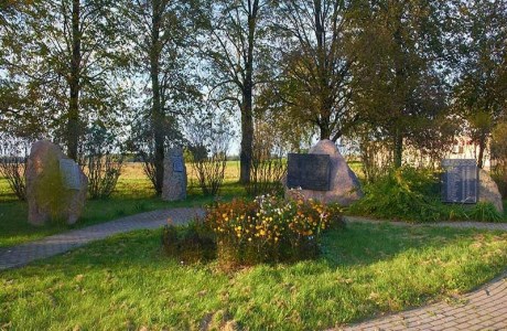 Памятник Виленскому тракту в деревне Мясота