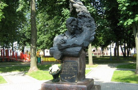Памятник Владимиру Короткевичу в г. Орша