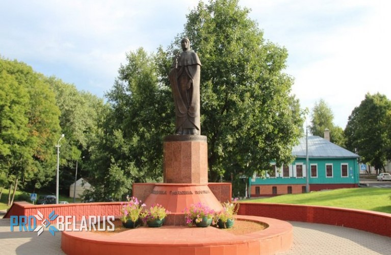 Памятник Ефросинии Полоцкой в г. Полоцк