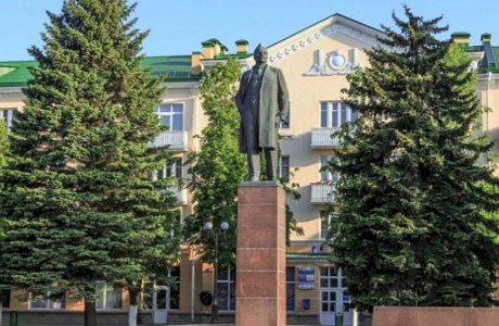 Памятник Ленину на площади в г. Барановичи
