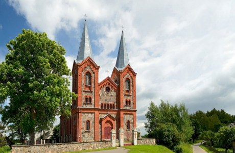 Костел Святой Троицы в д. Плюсы