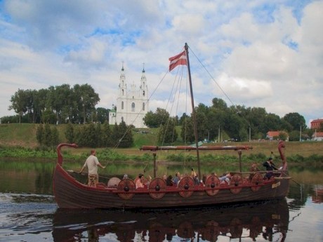 По Двине - на драккаре. В Полоцке запустили новый маршрут