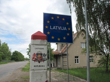 Латвия с 5 апреля прекращает выдачу шенген-виз белорусским туристам