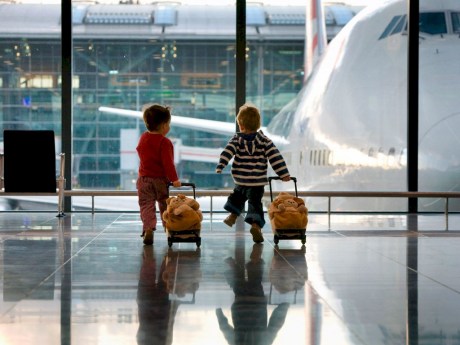 Путешествие с родителями и без. Рассказываем, как оформить документы для выезда ребенка за границу
