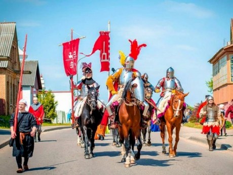Рыцарский турнир и парк средневековых развлечений: фестиваль «Гольшанский замок» пройдет 6 августа