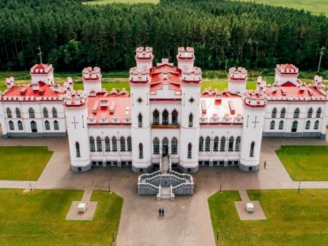 Завершилась реставрация дворца Пусловских в Коссово