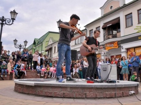 Музыкантам на улице Советской в Бресте, чтобы выступать нужно разрешение горисполкома